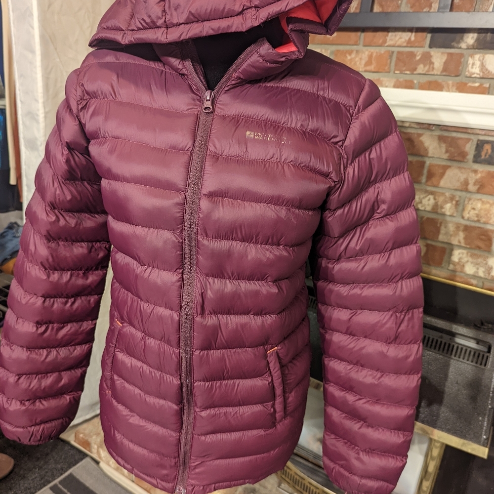 Girls puffer jacket in magenta/plum and bright pink inside with hood.